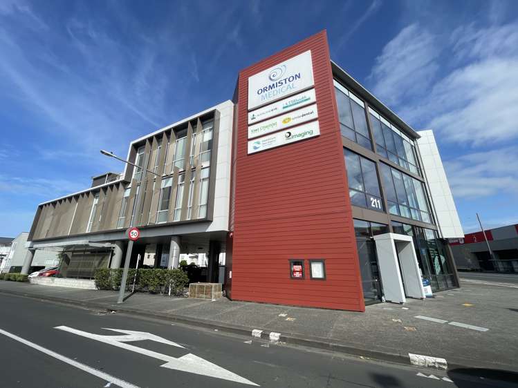 Tenancy 2 and 3/211 Ormiston Road_0