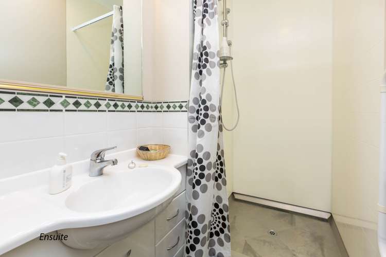 44 Sunbrae Drive Silverstream_18