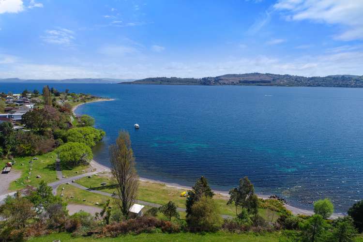 19 Wharewaka Road Wharewaka_2