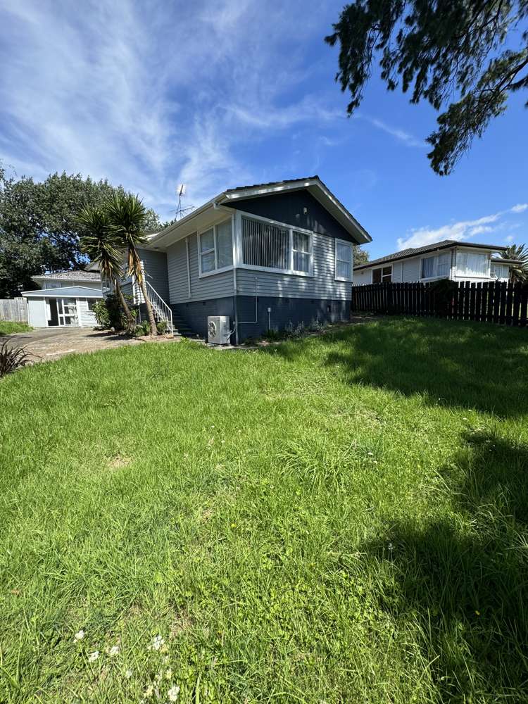 18 Hobart Crescent Wattle Downs_11