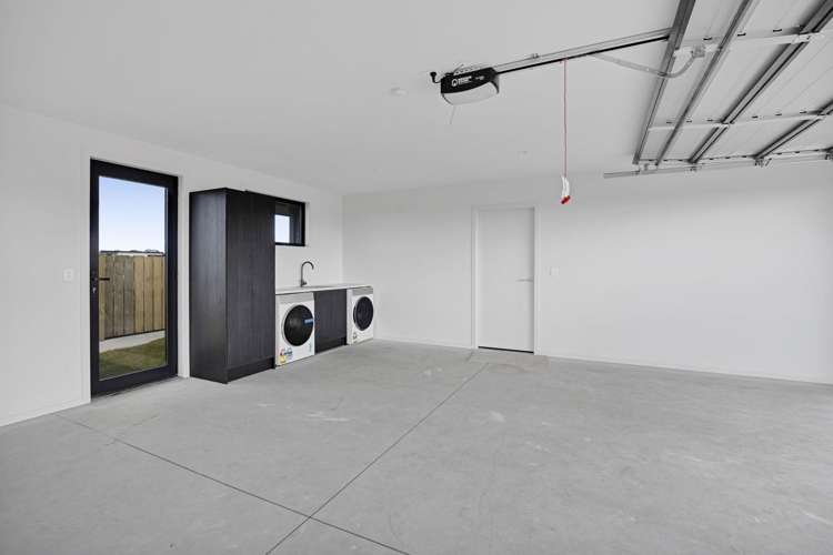 11 Othello (Lot 5) Stratford_21