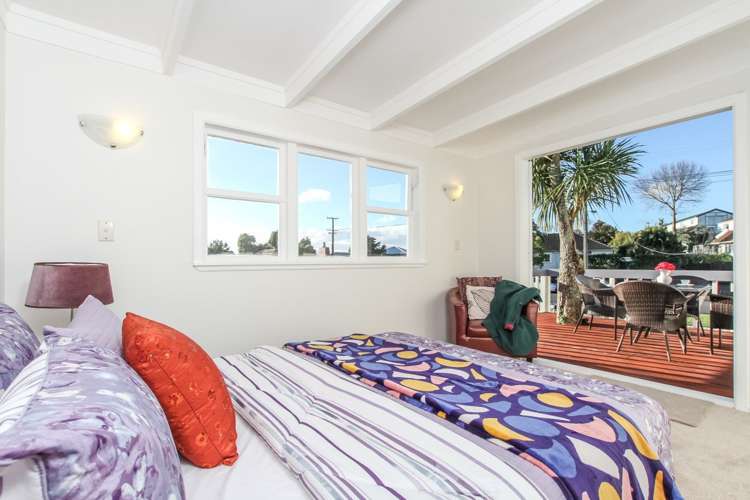 11 Craigbank Avenue New Lynn_10