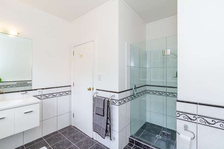 48 Barton Road Heretaunga_11