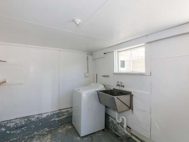 2 Luxford Street Berhampore_17