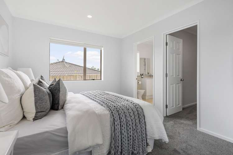 14 Exotic Place Massey_12