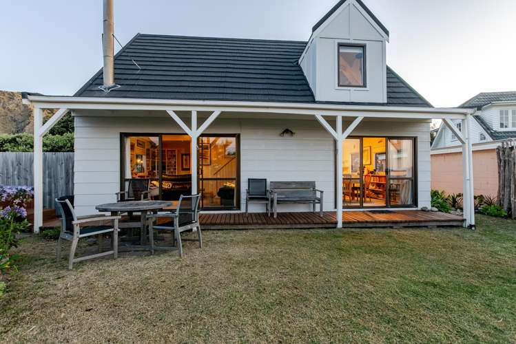 93A Wellington Road Paekakariki_1