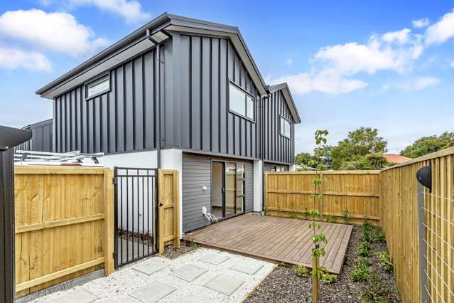 Brand New Townhouse with Allocated Carpark!