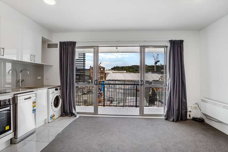 205/10 Flower Street Eden Terrace_8