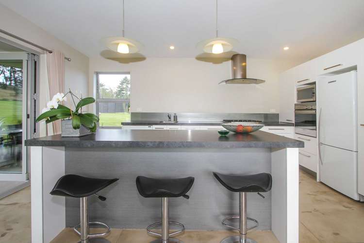 1513a East Coast Road Redvale_11