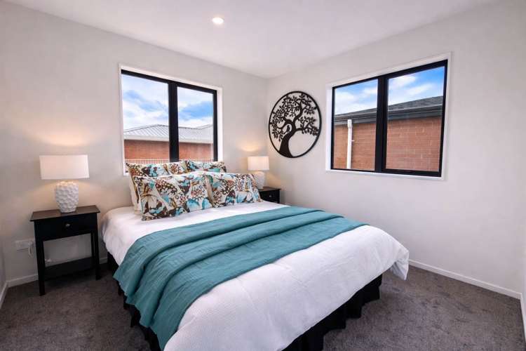 4253 Great North Road Glendene_14