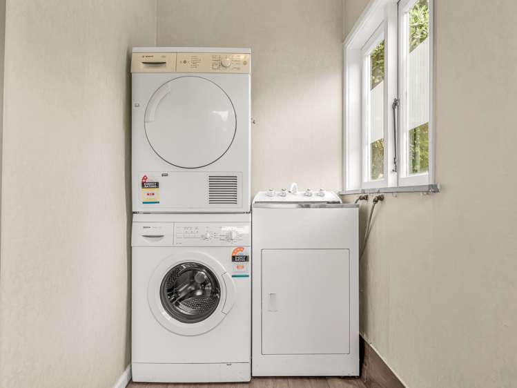 9 Cooper Avenue Holdens Bay_15