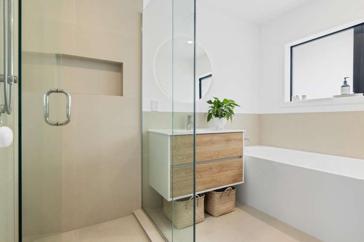 69 Regency Crescent Redwood_16