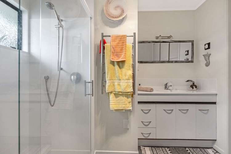 400 The Terrace Thames_23