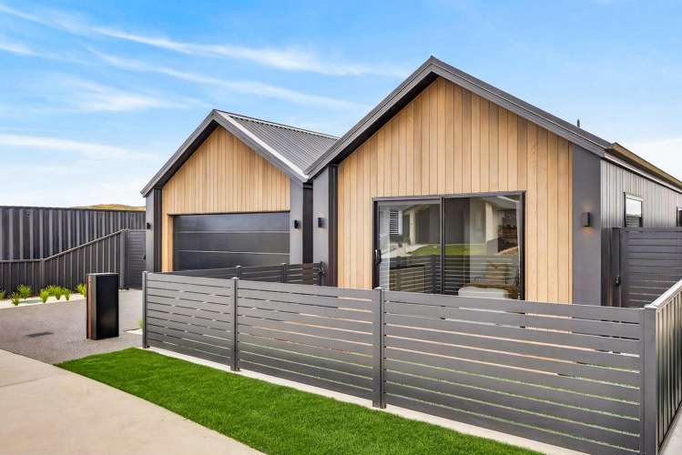 7 Annie Aranui Drive, Mission Hills_0