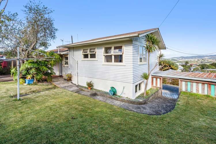 44 Memorial Drive Parahaki_18