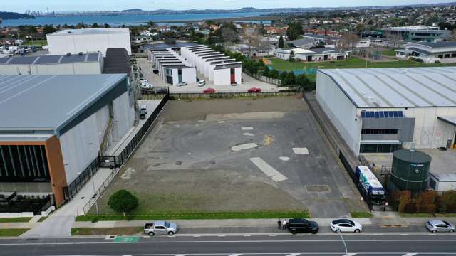 Rare 4,020sqm road front Hobsonville yard