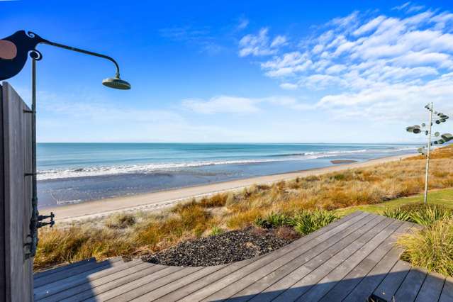STUNNING EXECUTIVE BEACHFRONT HOME
