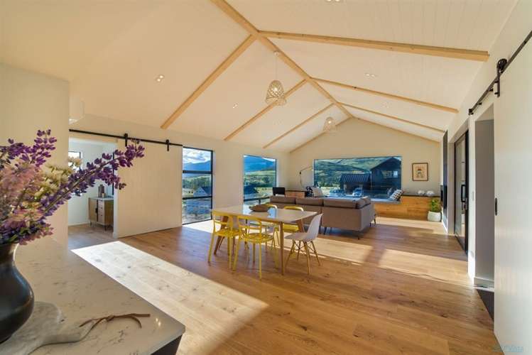 21 Falconer Rise Jacks Point_7