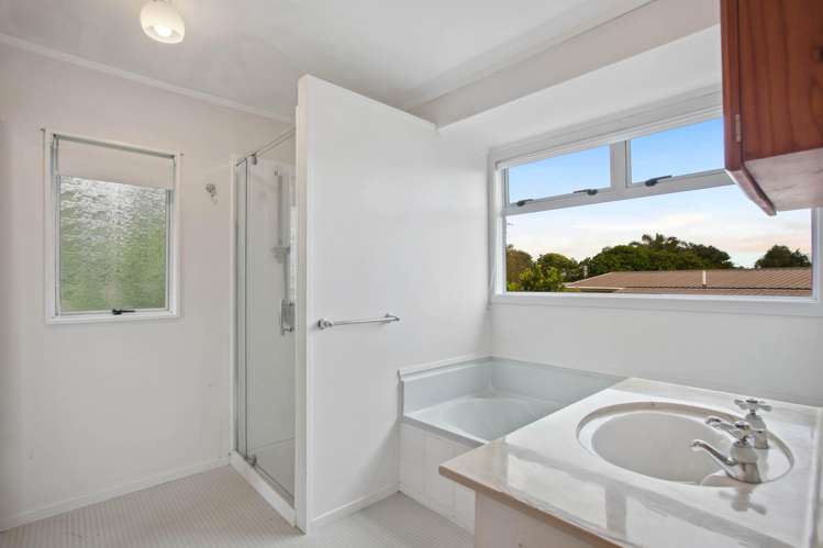 16 Leaming Place Clarks Beach_20