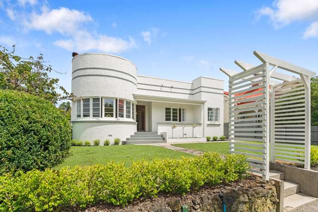 Sun-soaked art deco elegance | Grammar zone