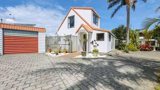 Tidy by the beach in Tararu
