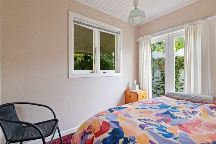 5 Lyons Avenue Murrays Bay_9