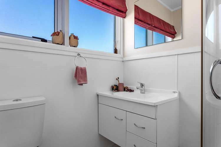 1/8 Peter Snell Street Whakatane_12