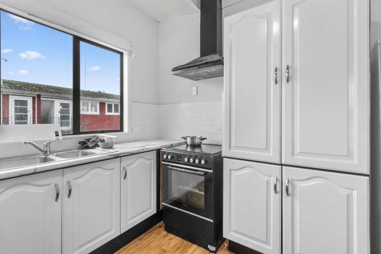 2/16 Abbotsford Street 3295_9