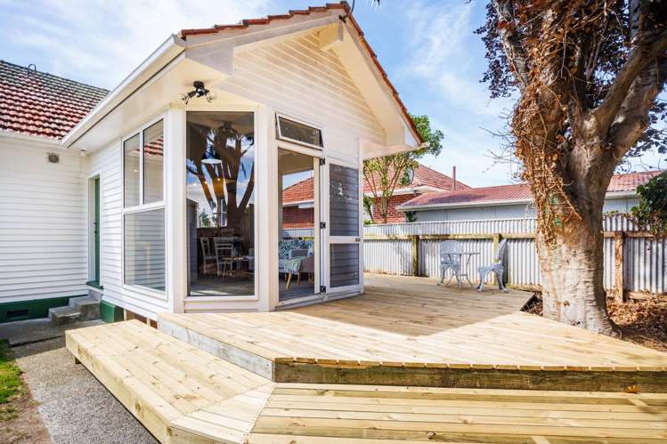 258 College Street West End_16