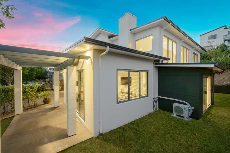 8 Tuatini Place Long Bay_31