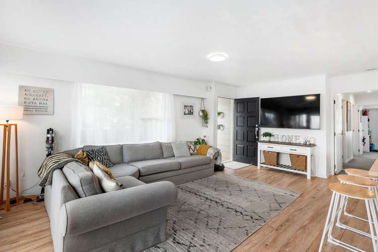 50 Zita Maria Drive Massey_2