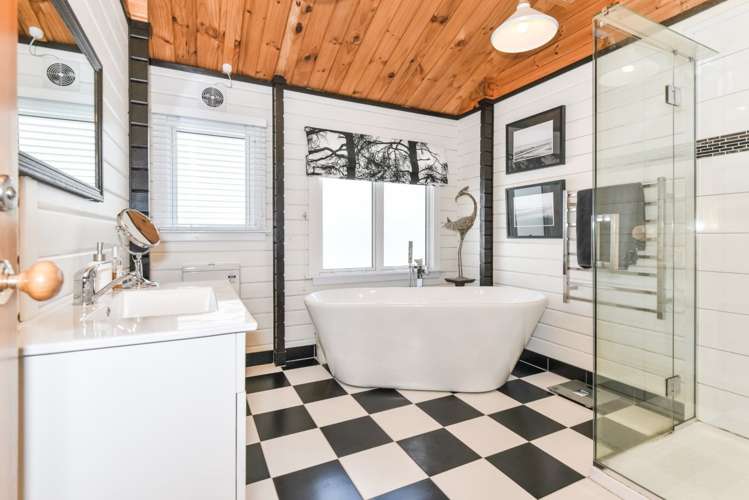 36 Henson Road Whitford_17