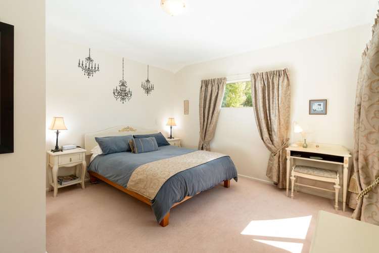 2 Derry Hill Churton Park_16