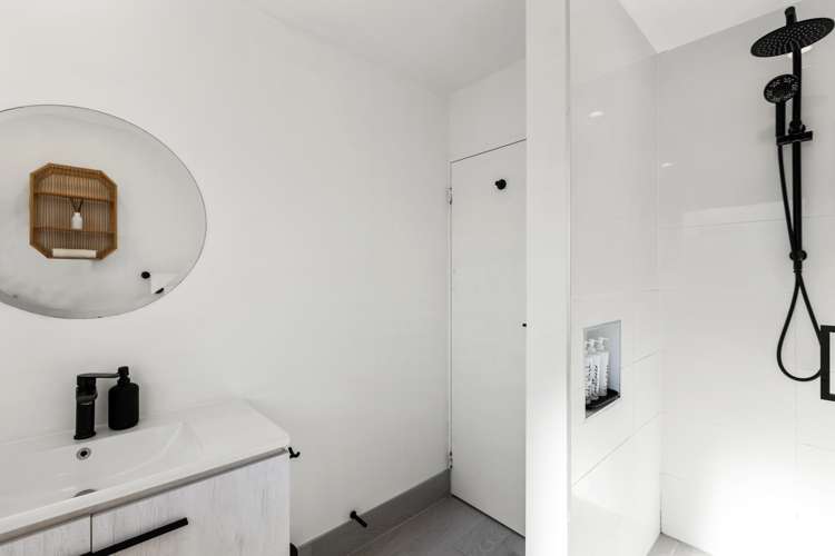 2/4 Wellesley Road Mangere Bridge_12