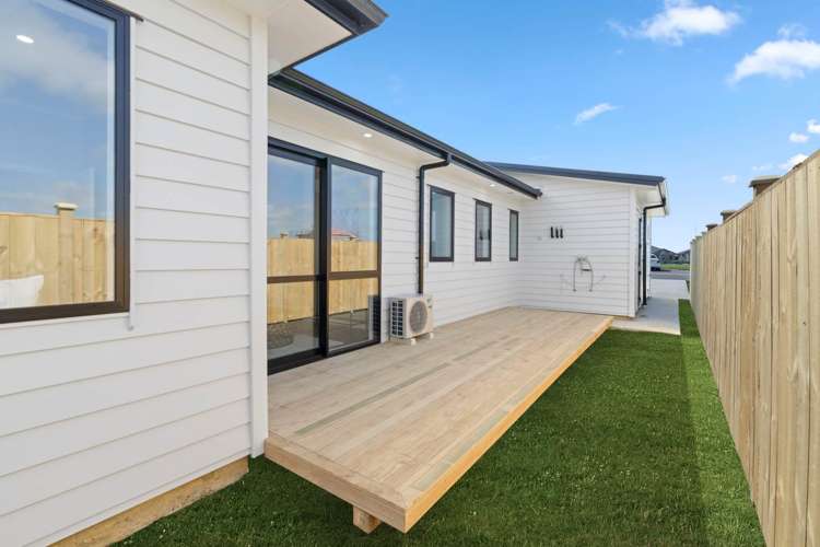 17 Korowhiti Road Clarks Beach_22