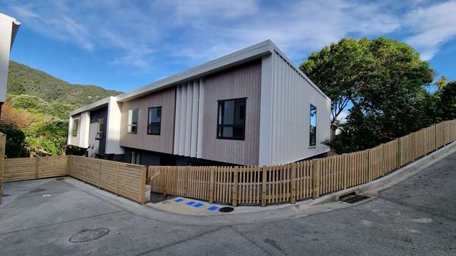 Tidy 3 Bedroom with Sea views