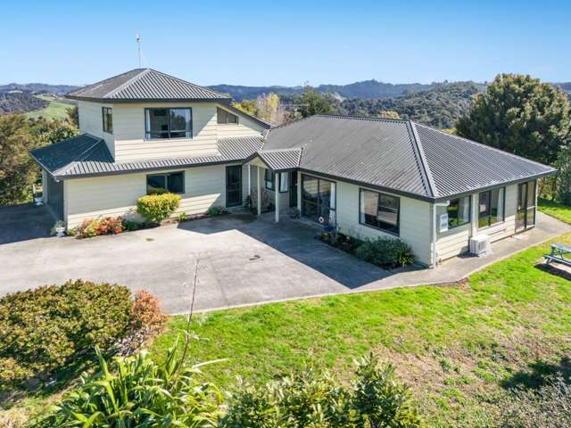 Charming Rural Retreat with Stunning Sea Views