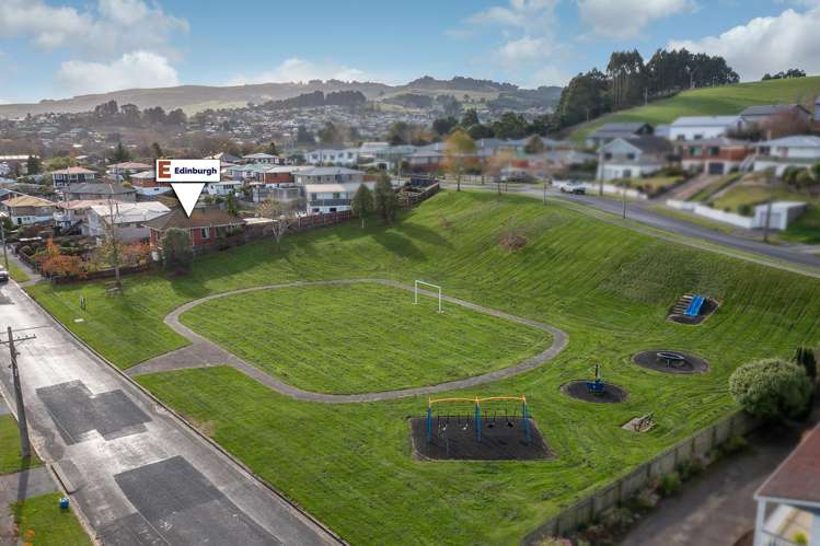 8 Elwyn Crescent Green Island_41