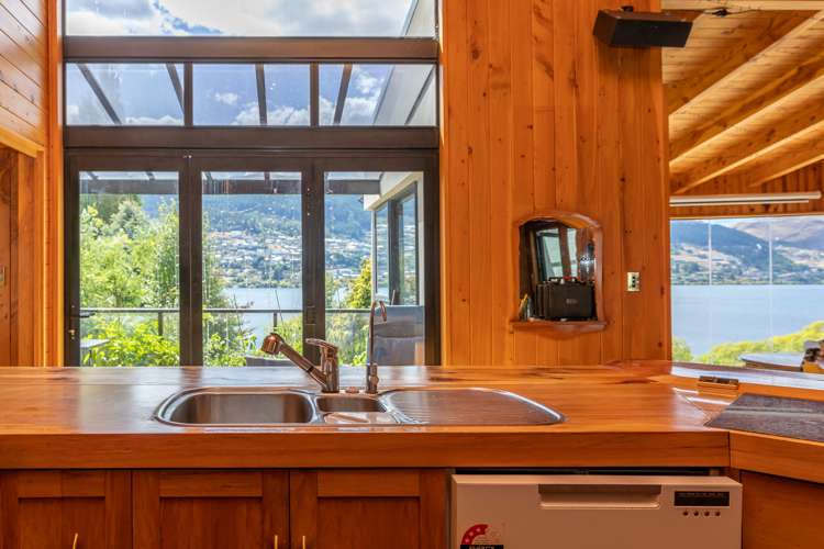 705 Peninsula Road Kelvin Heights_8