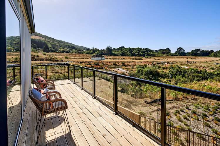 38 Hokioi Drive Porirua_11