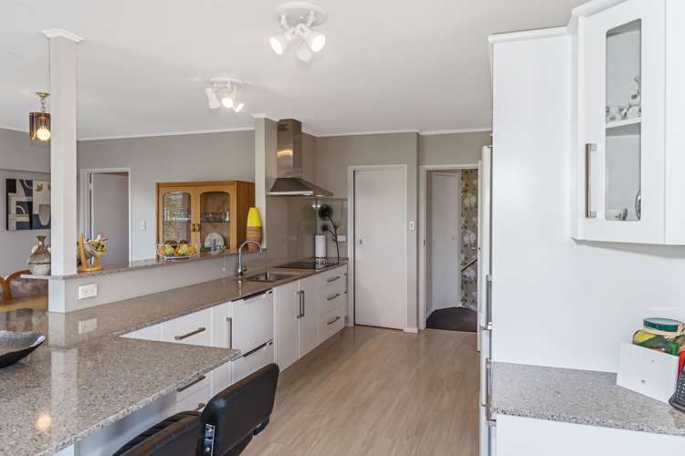 12 Mayfair Crescent Mairangi Bay_8