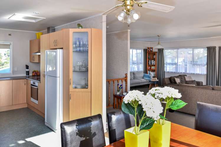 6 Moor Park Wattle Downs_11