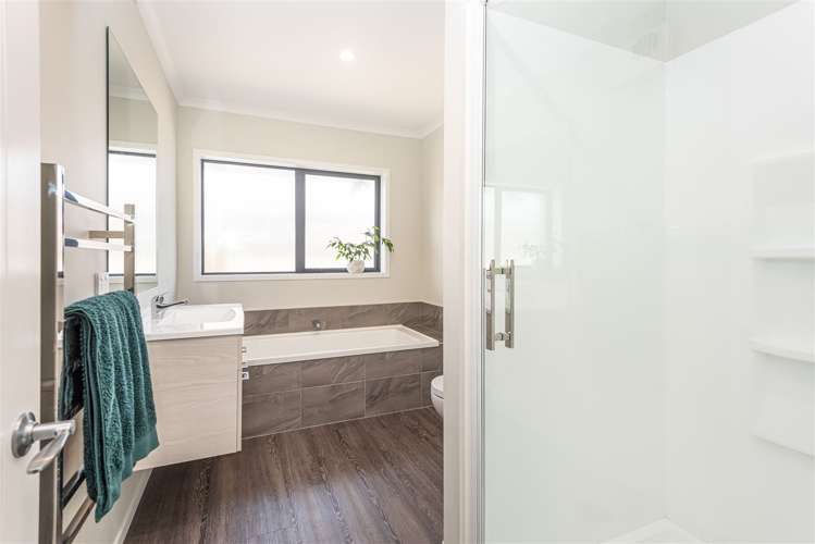 6 Hosta Lane Wigram_17