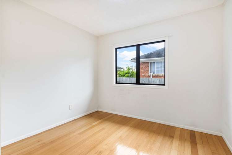 1/11 Richard Avenue Bucklands Beach_12