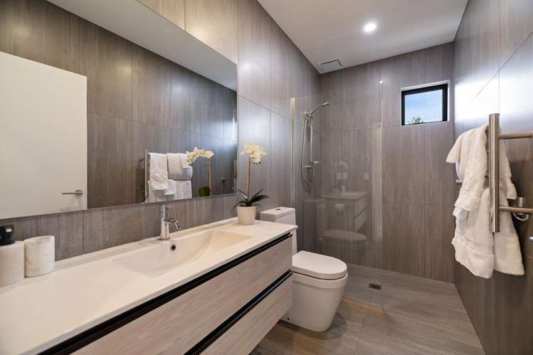 15 McKenzies Shute Jacks Point_12