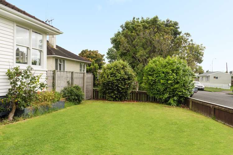 22a Twenty First Avenue 1068_1