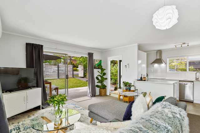 1/1 Armstrong Place New Lynn_4