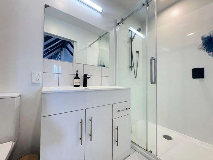 8B Himalaya Crescent Lynfield_12