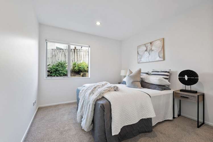 98 Medallion Drive Oteha_24