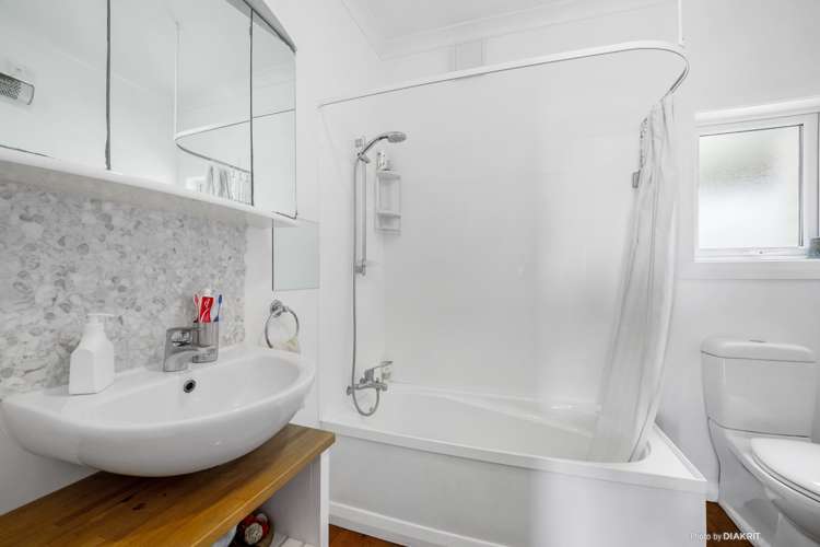 416 Queens Drive Lyall Bay_8